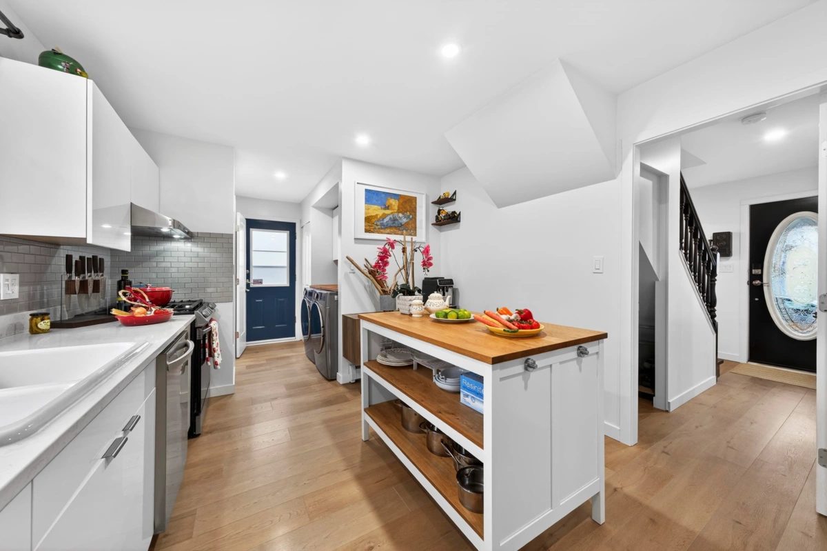 Breakfast Nook Photo of 2005 London Street, New Westminster, BC