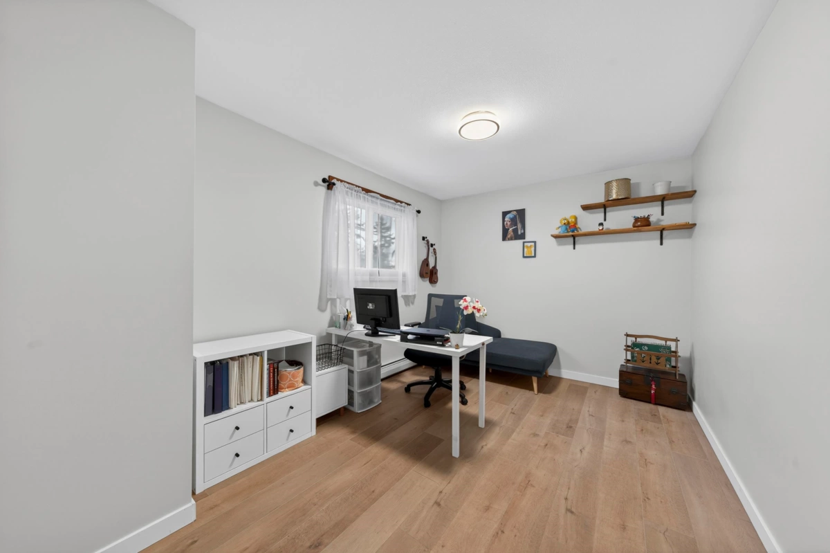 Garage Interior Photo of 2005 London Street, New Westminster, BC