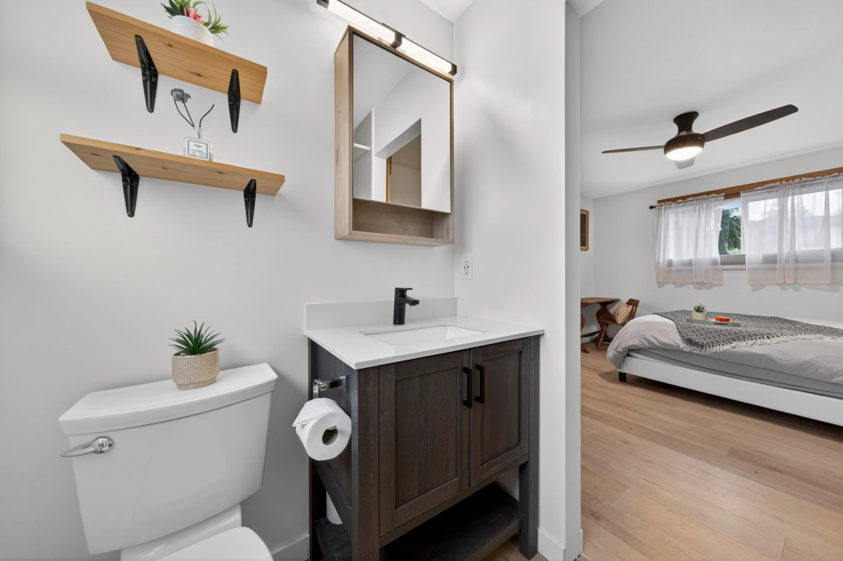 Hallway Photo of 2005 London Street, New Westminster, BC