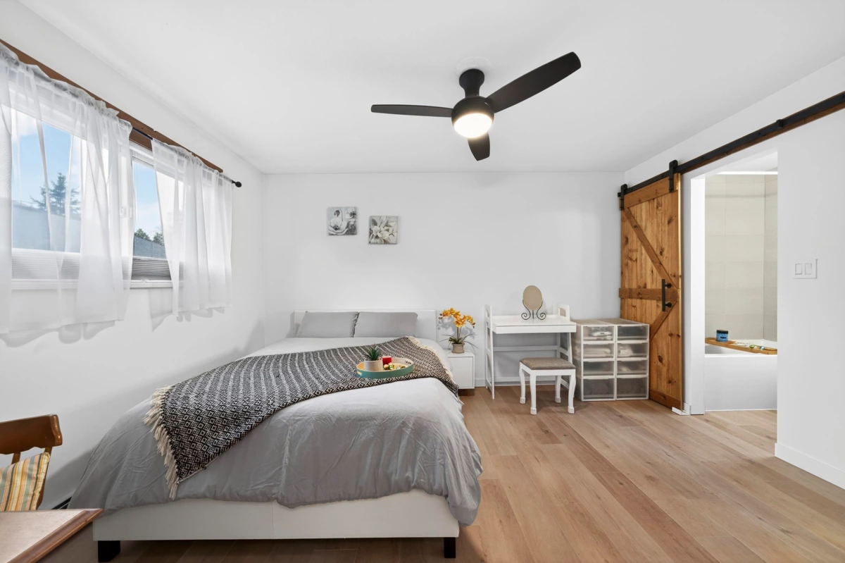 Laundry Room Photo of 2005 London Street, New Westminster, BC