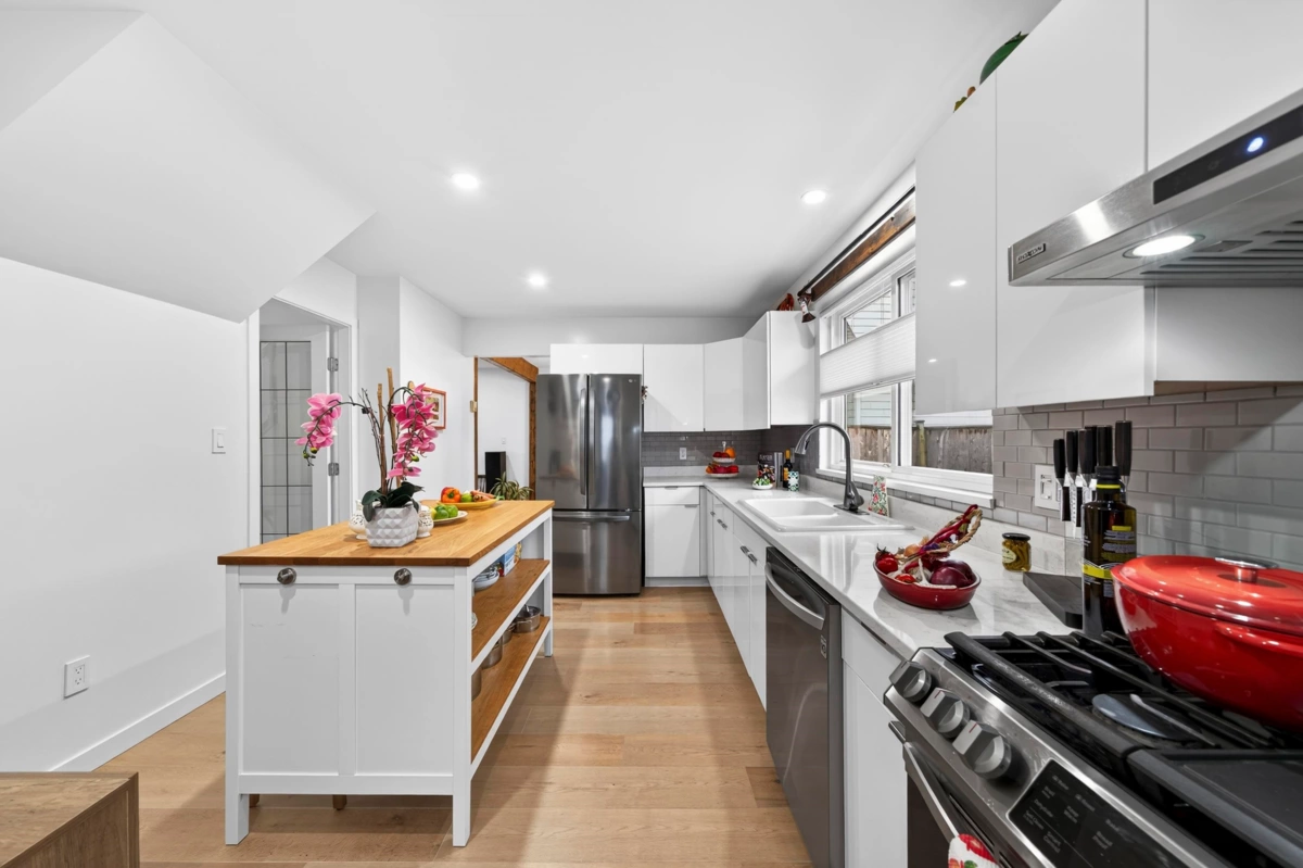 Primary Bathroom Photo of 2005 London Street, New Westminster, BC