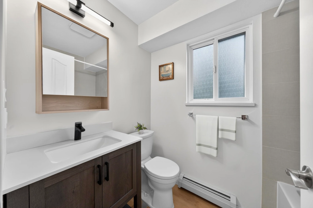 Swimming Pool Photo of 2005 London Street, New Westminster, BC