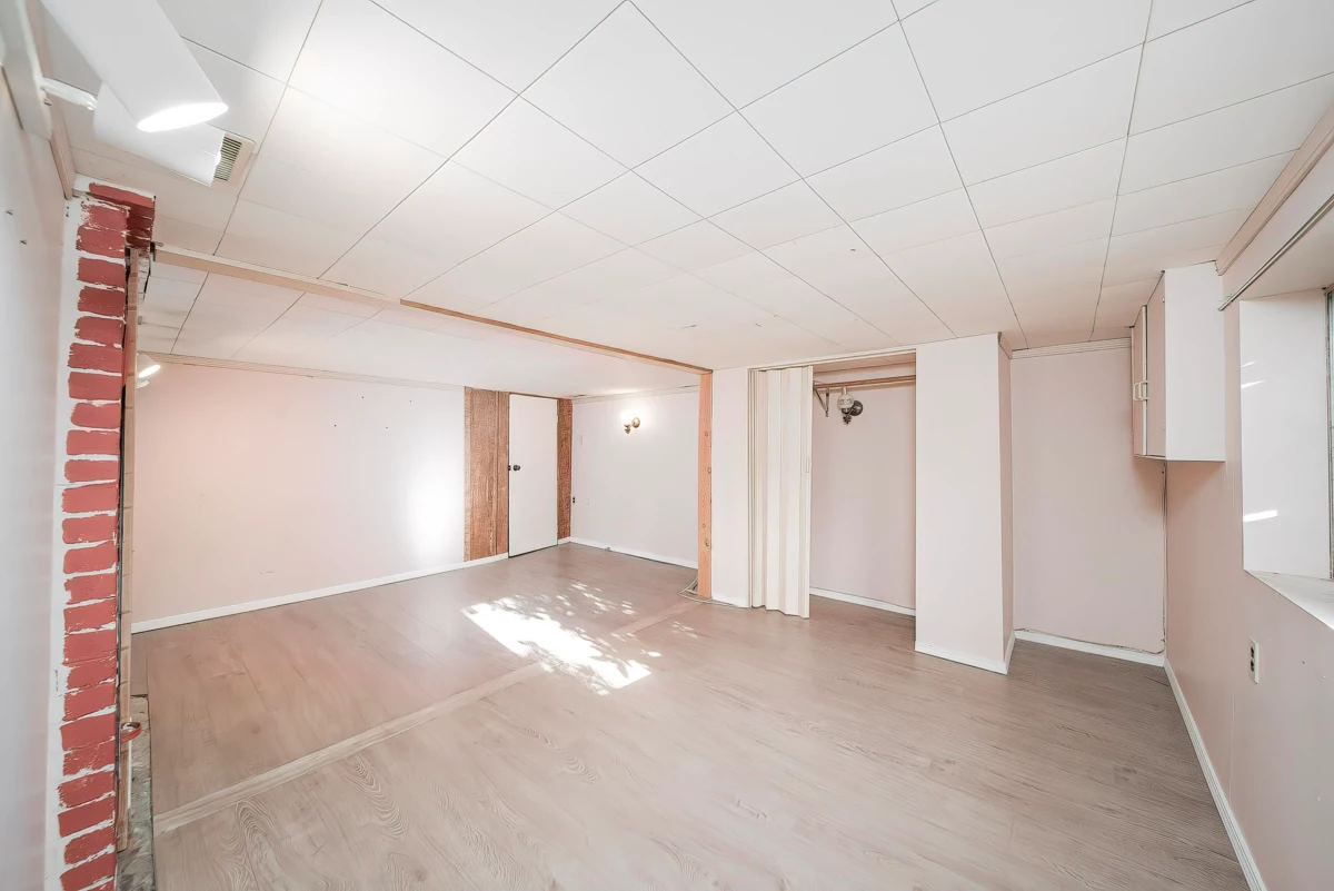 Powder Room Photo of 726 Tenth Street, New Westminster, BC