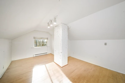 Entry Foyer Photo of 726 Tenth Street, New Westminster, BC