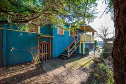 Garden / Landscaping Photo of 726 Tenth Street, New Westminster, BC