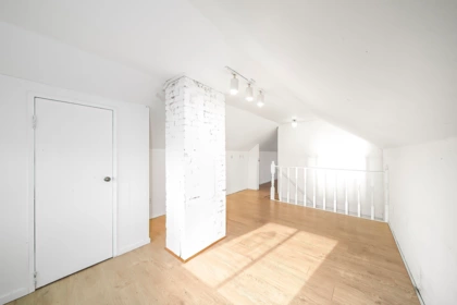 Hallway Photo of 726 Tenth Street, New Westminster, BC
