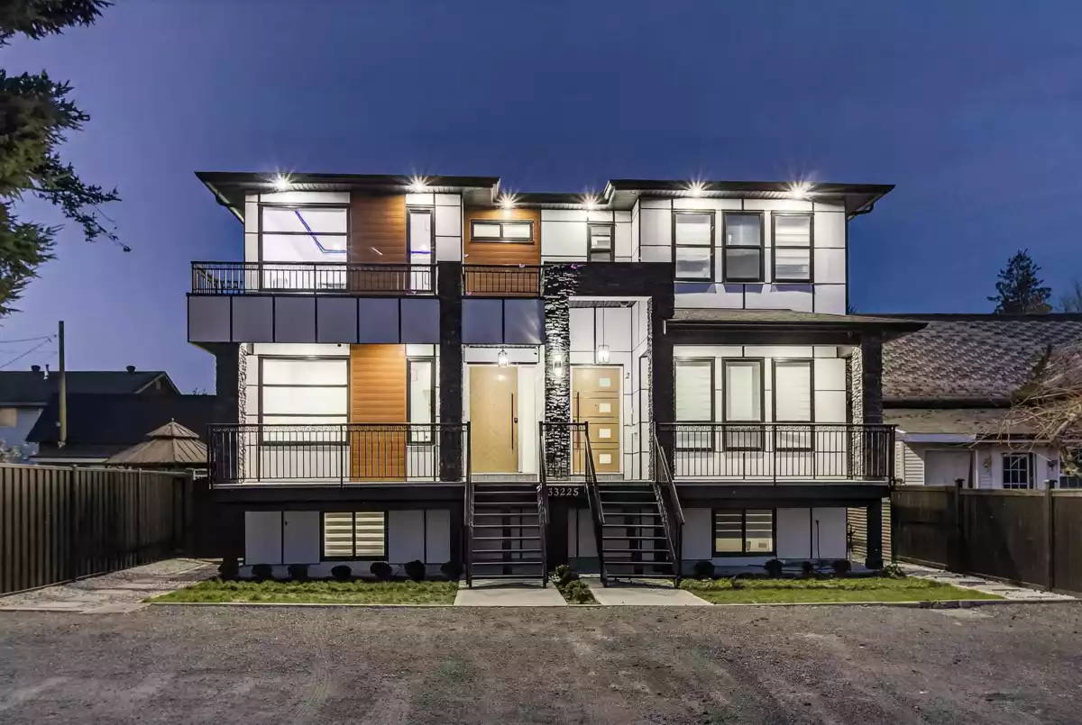 Living Room Photo of 33225 5 Avenue, Mission, BC