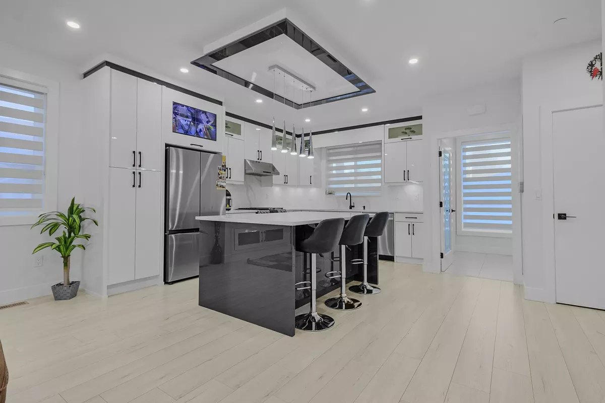 Walk-In Closet Photo of 33225 5 Avenue, Mission, BC