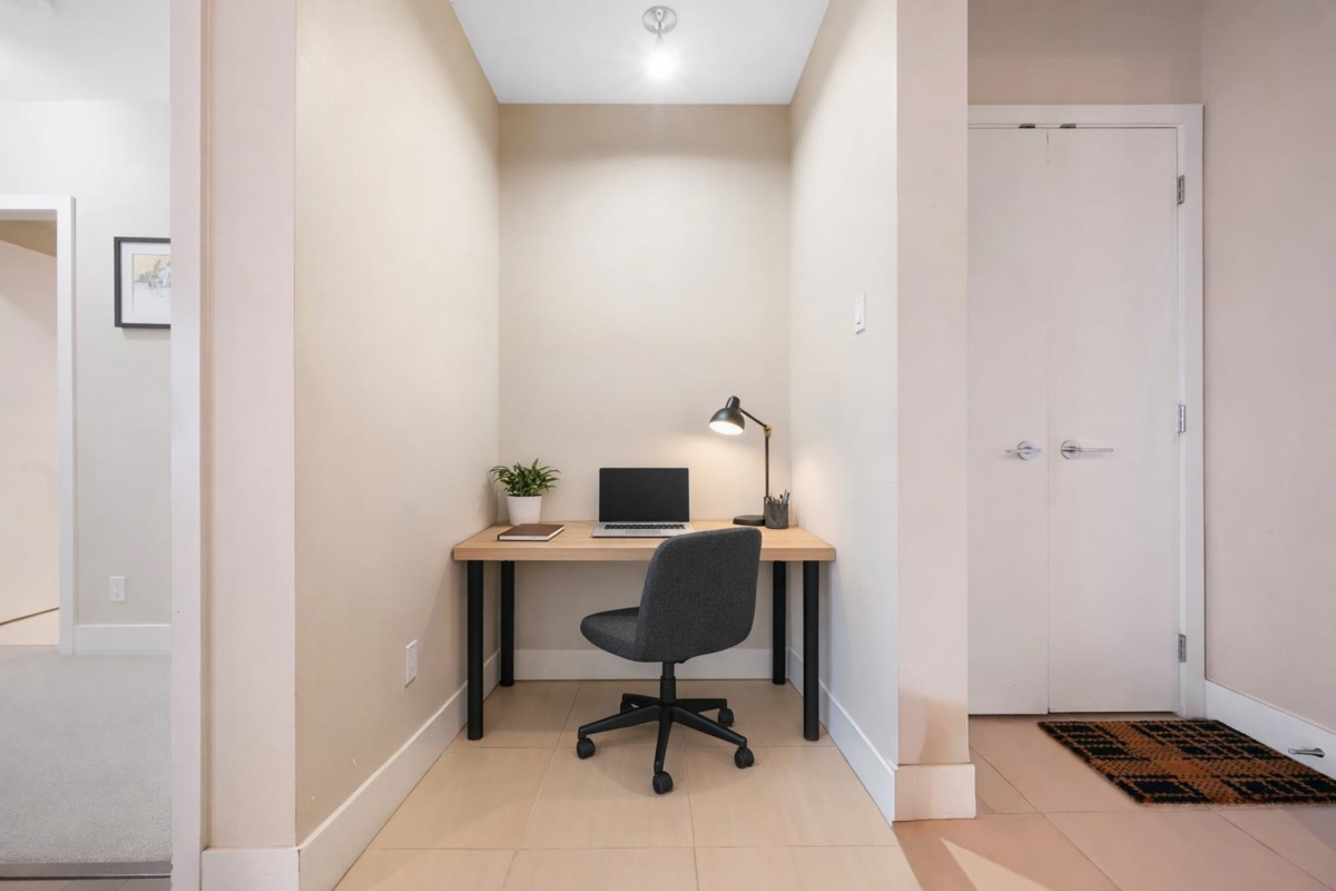 Bedroom 3 Photo of 1304 1320 Chesterfield Avenue, North Vancouver, BC
