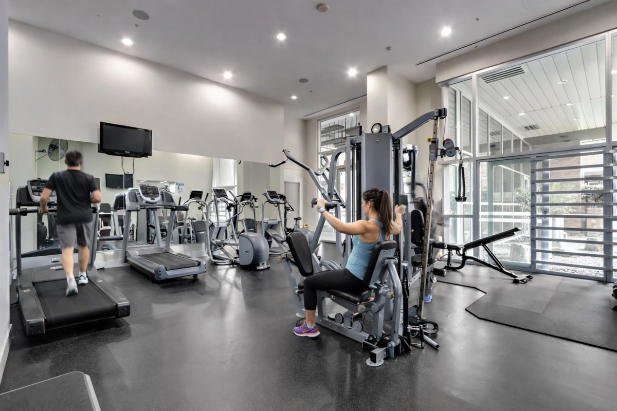 Entry Foyer Photo of 1304 1320 Chesterfield Avenue, North Vancouver, BC