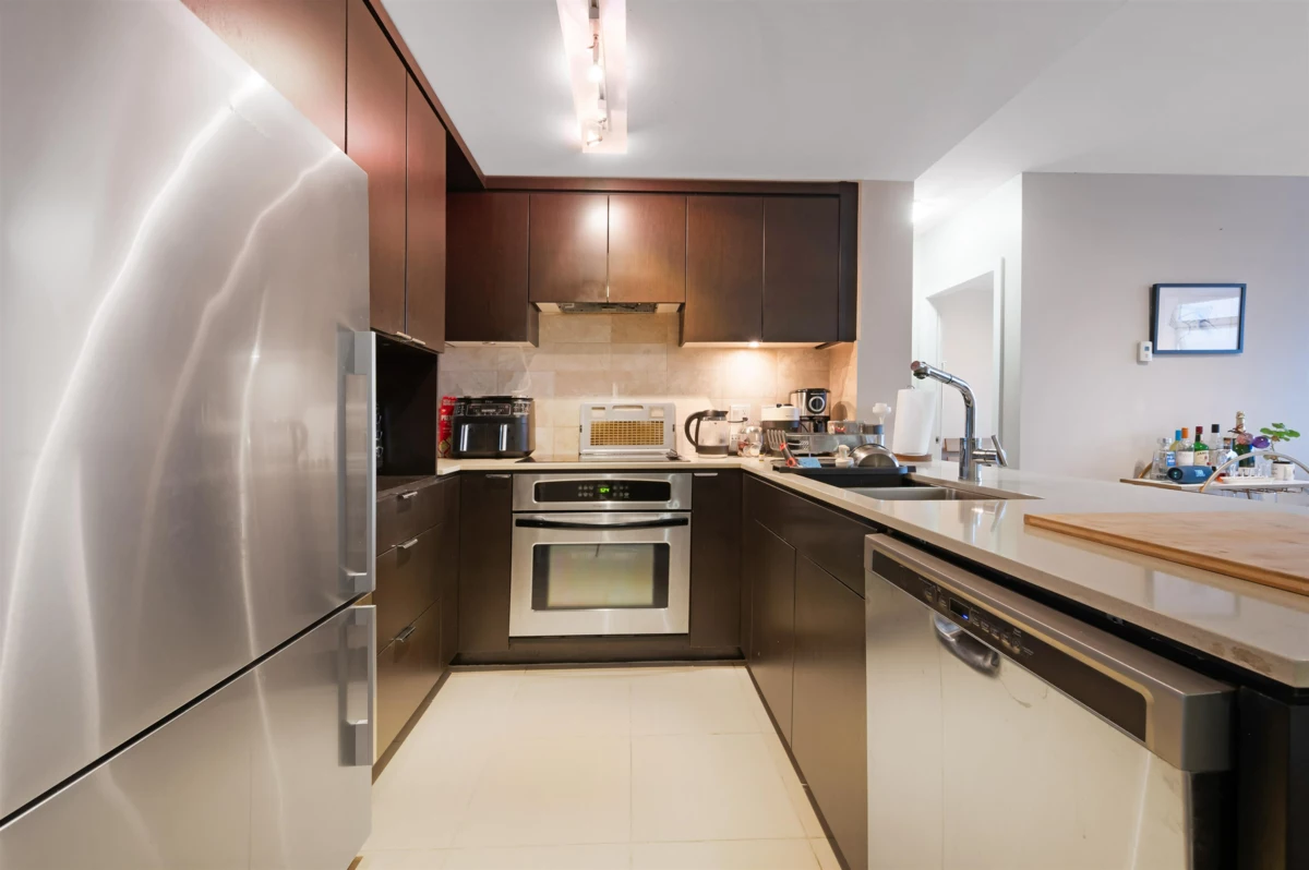 Kitchen Photo of 1304 1320 Chesterfield Avenue, North Vancouver, BC