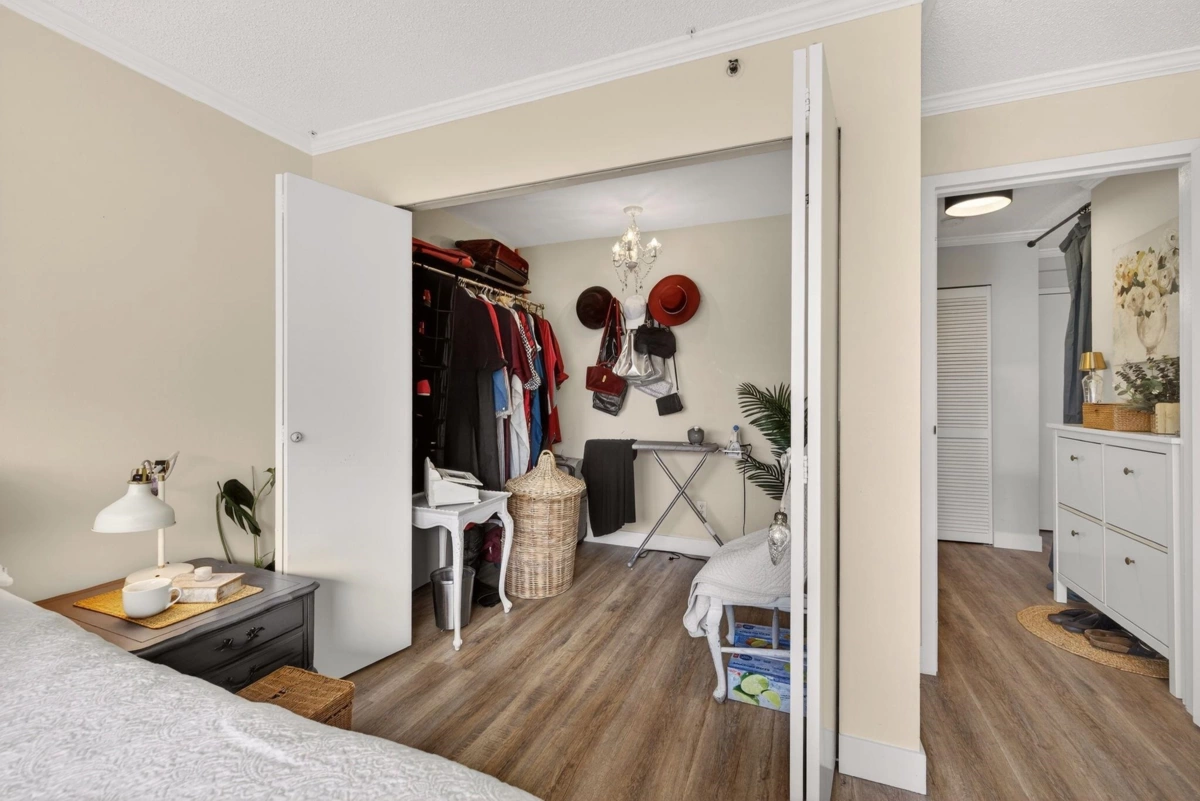 Hallway Photo of 1108 1060 Alberni Street, Vancouver, BC