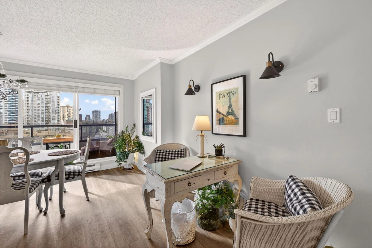 Living Room Photo of 1108 1060 Alberni Street, Vancouver, BC