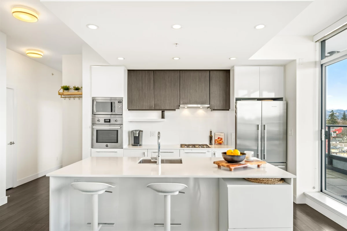 Kitchen Island Photo of 1801 188 Agnes Street, New Westminster, BC