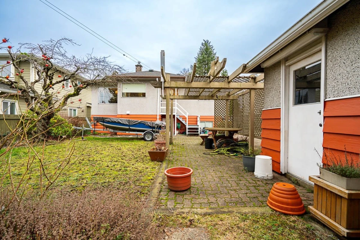 Garden / Landscaping Photo of 6779 Elwell Street, Burnaby, BC