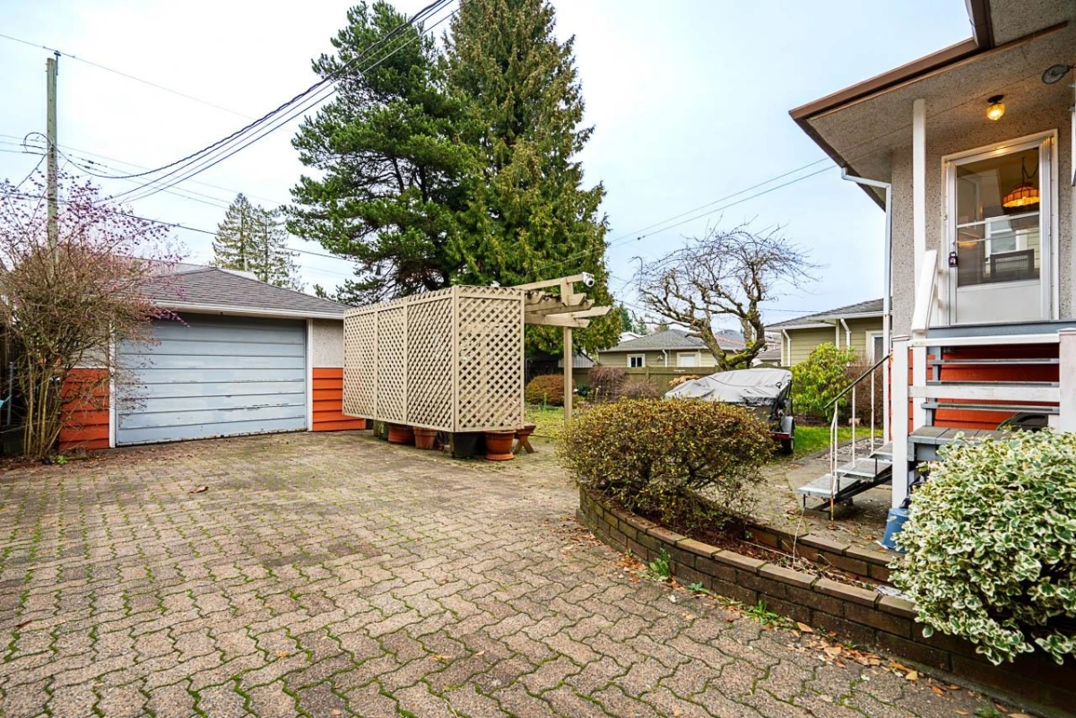 Hot Tub / Spa Photo of 6779 Elwell Street, Burnaby, BC