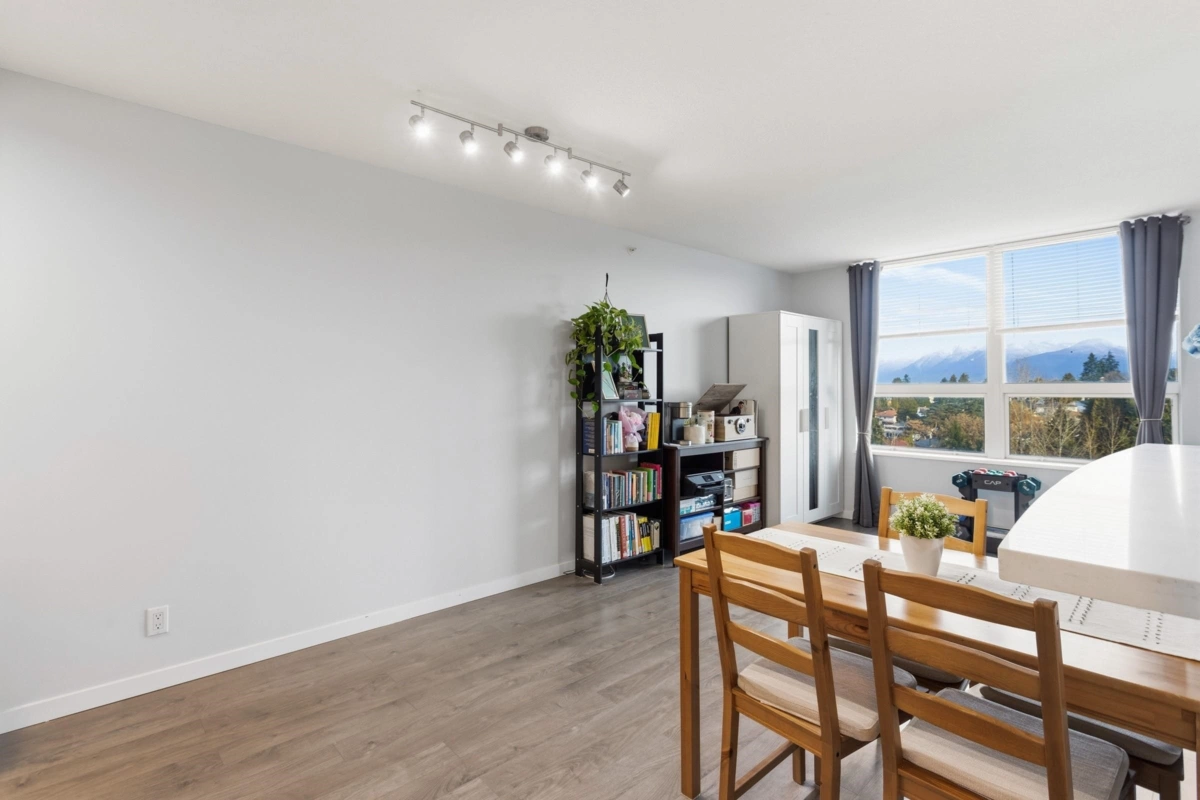Kitchen Island Photo of 1101 3663 Crowley Drive, Vancouver, BC