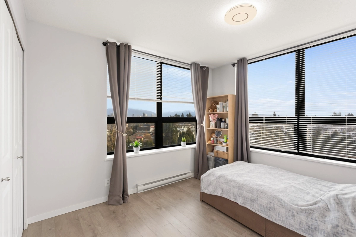 Walk-In Closet Photo of 1101 3663 Crowley Drive, Vancouver, BC