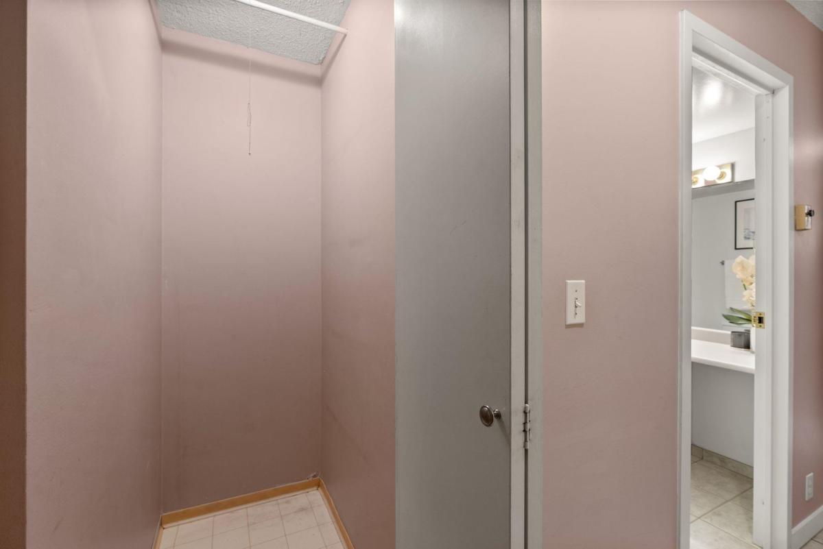 Basement Recreation Room Photo of 504 789 Drake Street, Vancouver, BC