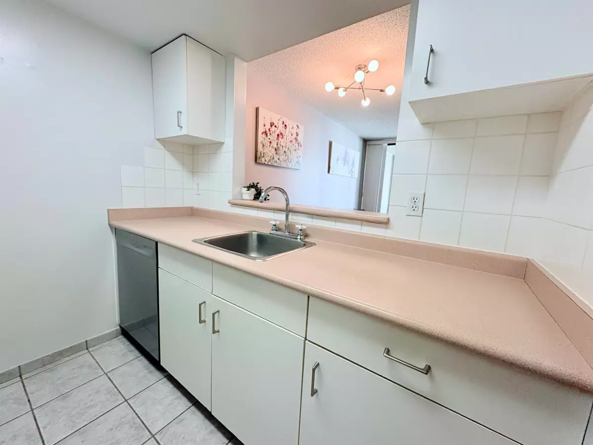 Breakfast Nook Photo of 504 789 Drake Street, Vancouver, BC