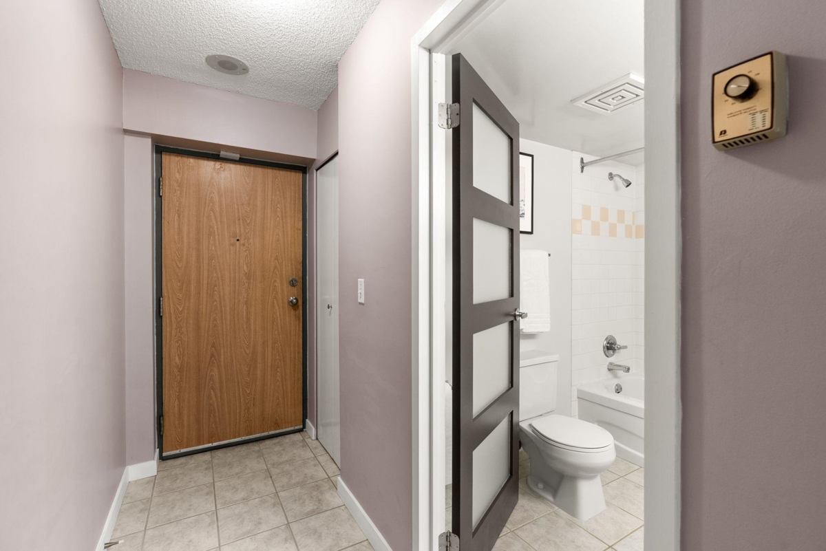 Laundry Room Photo of 504 789 Drake Street, Vancouver, BC