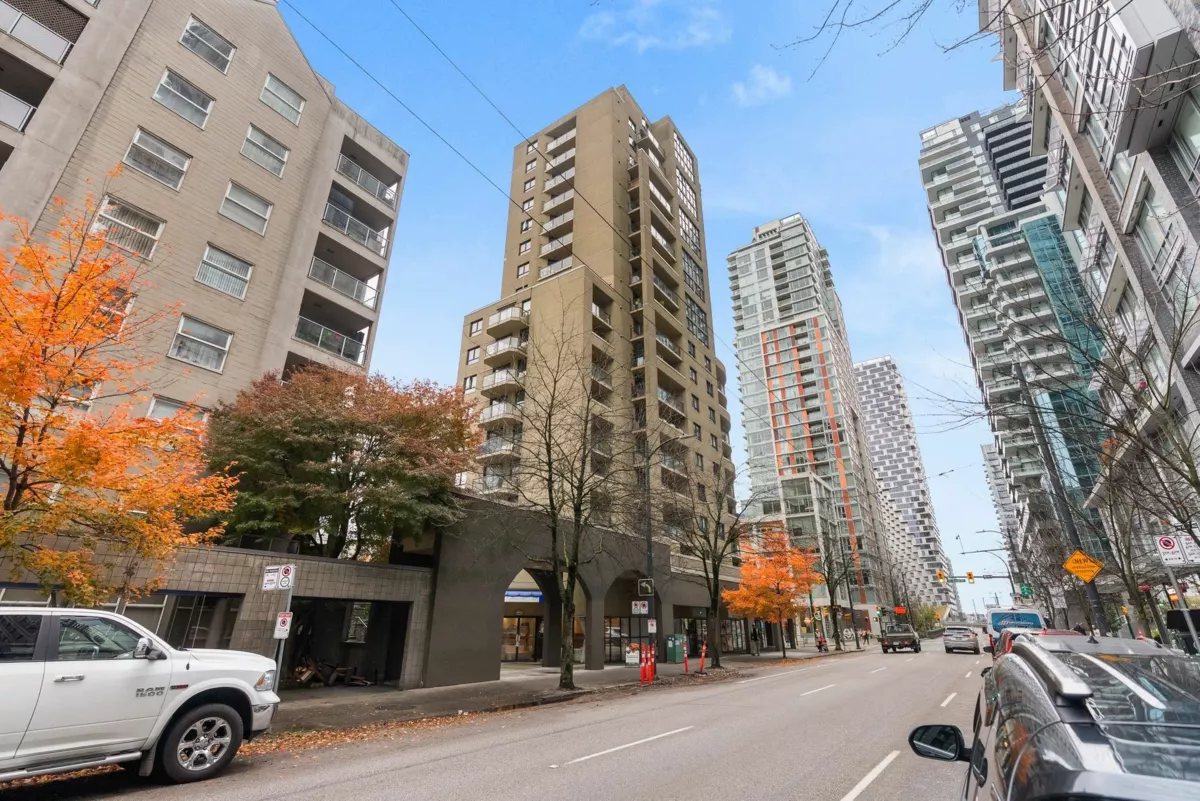 Mudroom Photo of 504 789 Drake Street, Vancouver, BC