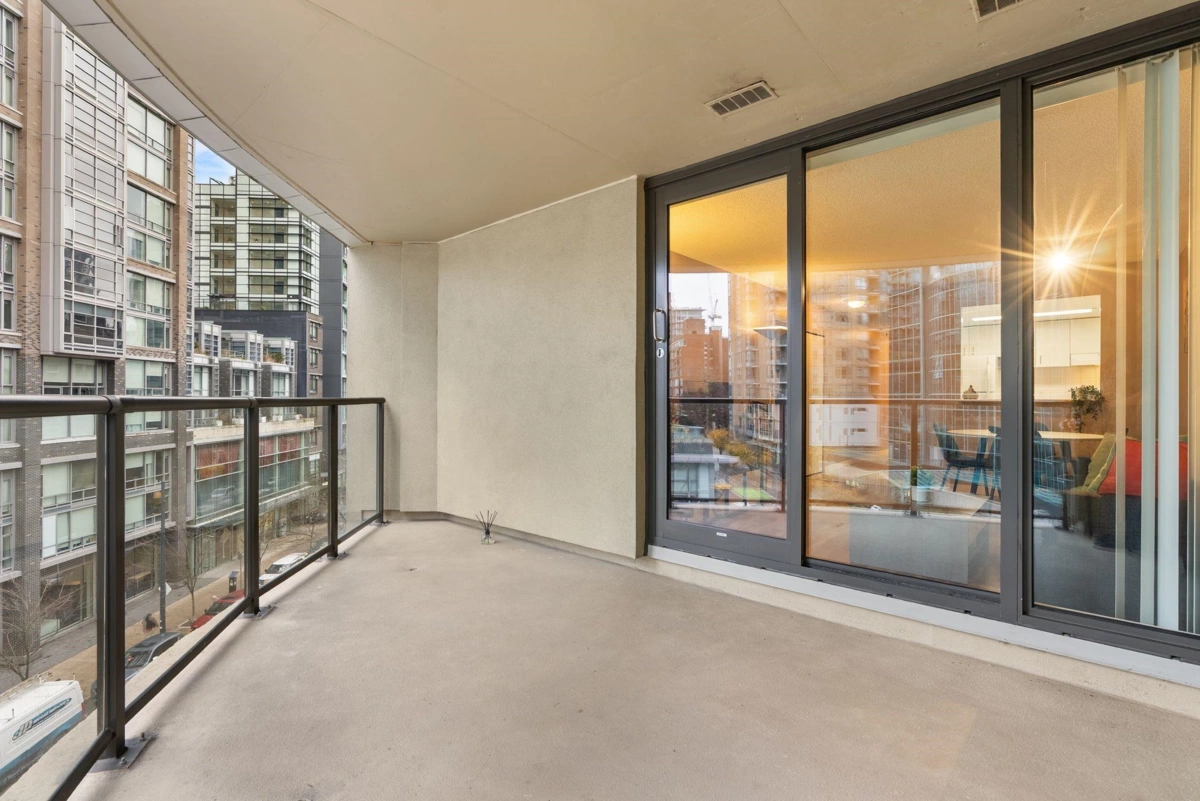 Primary Bathroom Photo of 504 789 Drake Street, Vancouver, BC