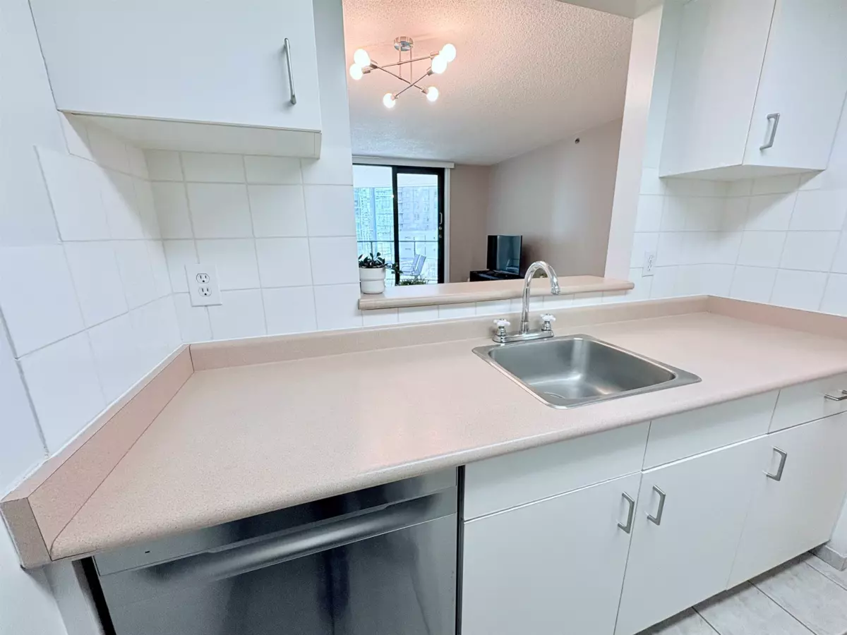 Primary Bedroom Photo of 504 789 Drake Street, Vancouver, BC