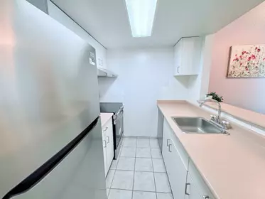 Kitchen Photo of 504 789 Drake Street, Vancouver, BC
