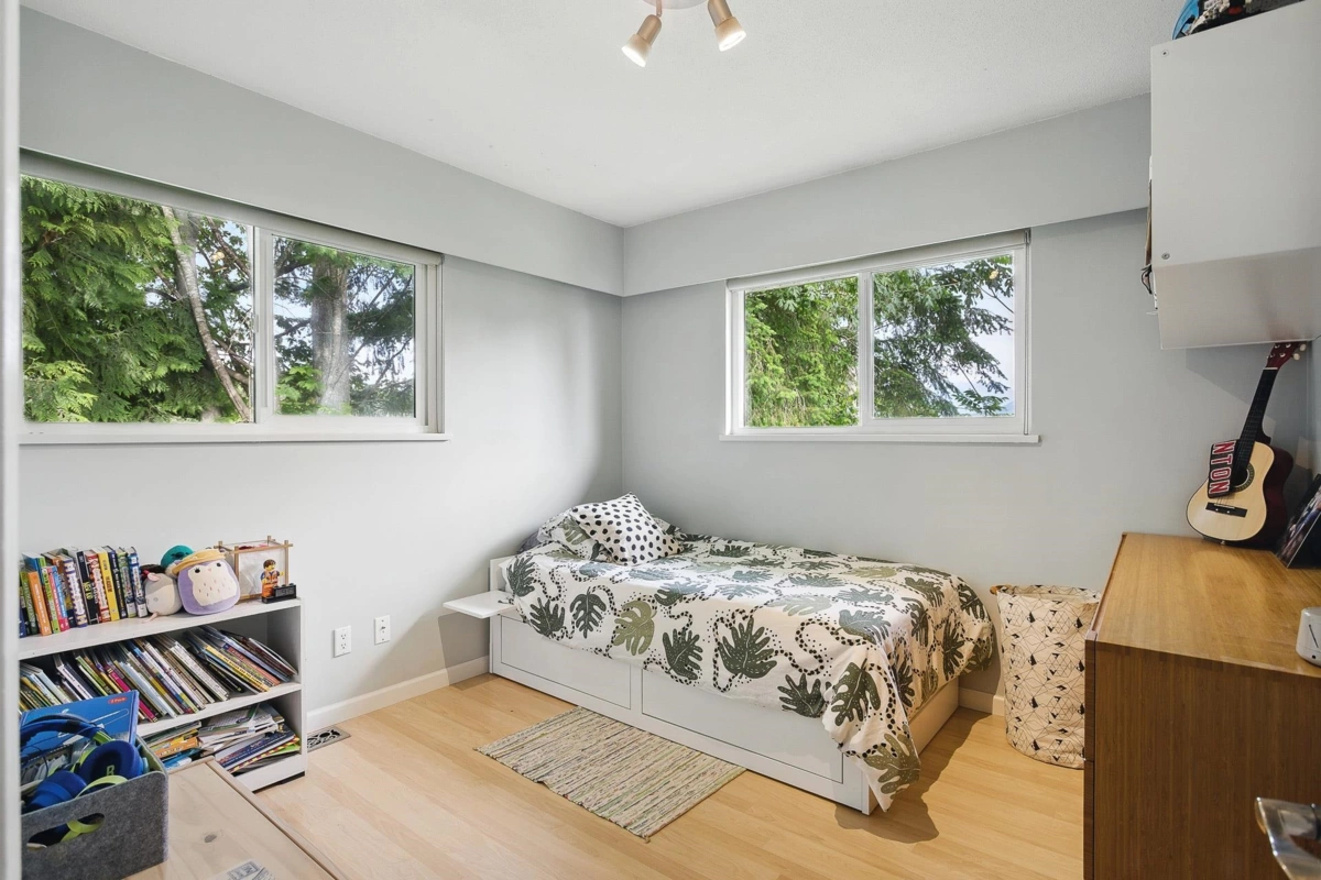 Basement Recreation Room Photo of 2317 St George Street, Port Moody, BC