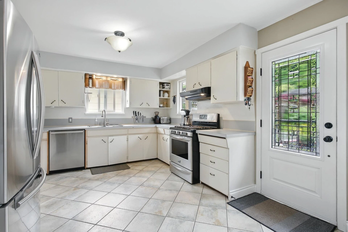 Bedroom 3 Photo of 2317 St George Street, Port Moody, BC