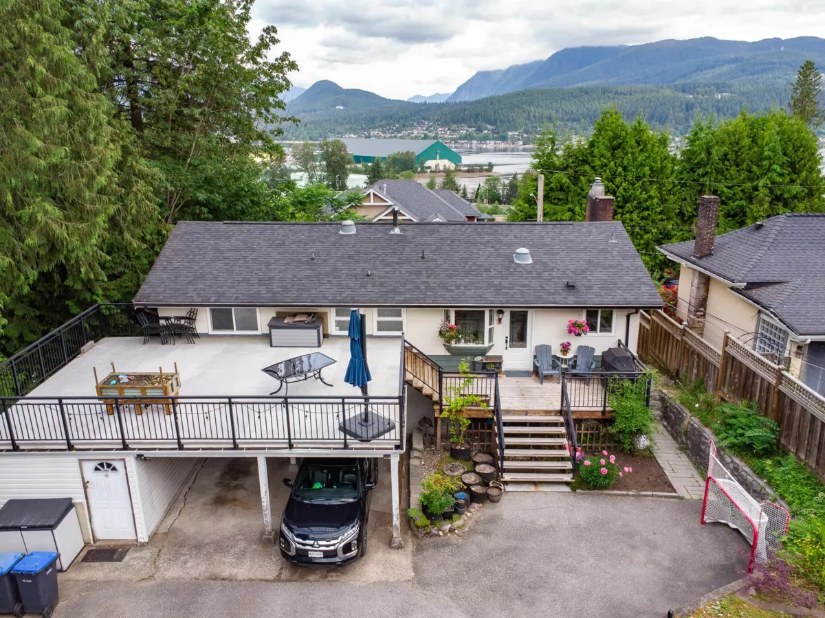 Dining Area Photo of 2317 St George Street, Port Moody, BC
