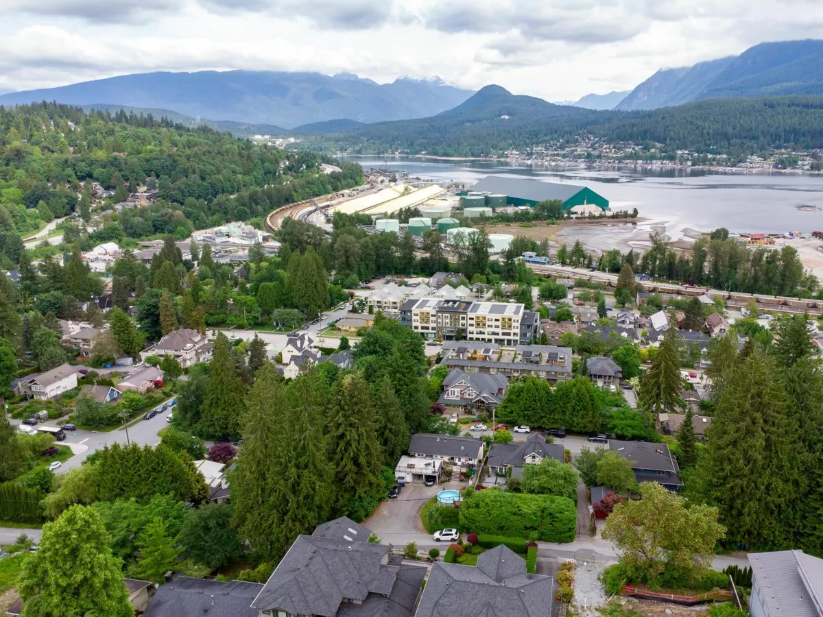 Hot Tub / Spa Photo of 2317 St George Street, Port Moody, BC