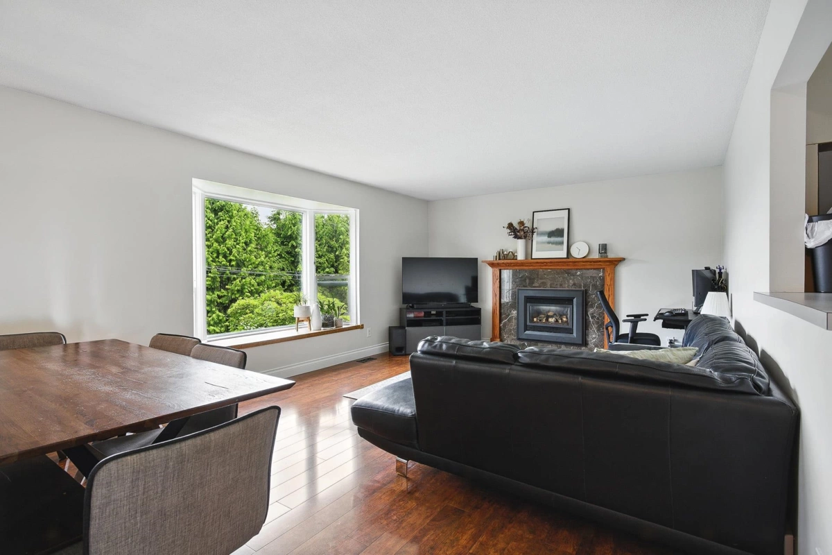 Kitchen Photo of 2317 St George Street, Port Moody, BC