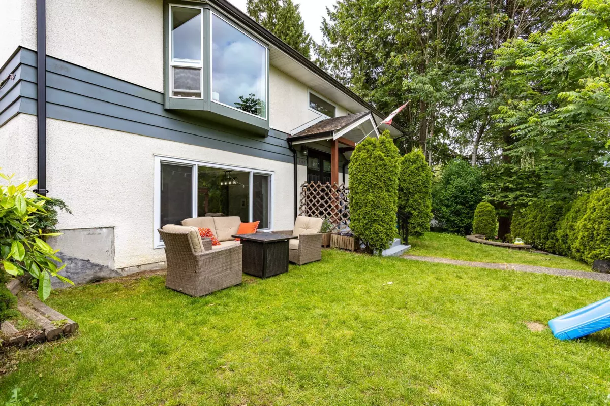 Living Room Photo of 2317 St George Street, Port Moody, BC