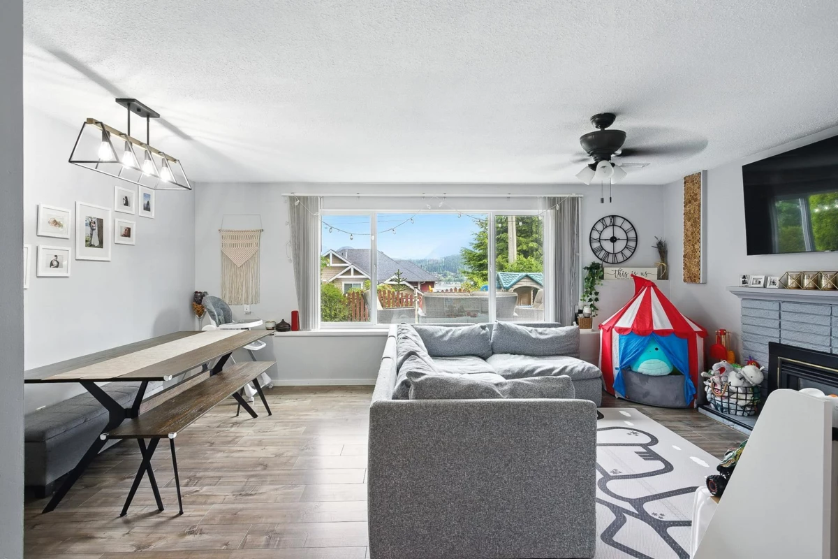 Mudroom Photo of 2317 St George Street, Port Moody, BC