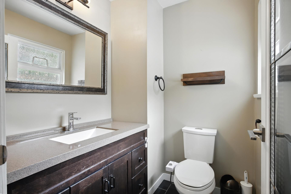 Office / Den Photo of 2317 St George Street, Port Moody, BC