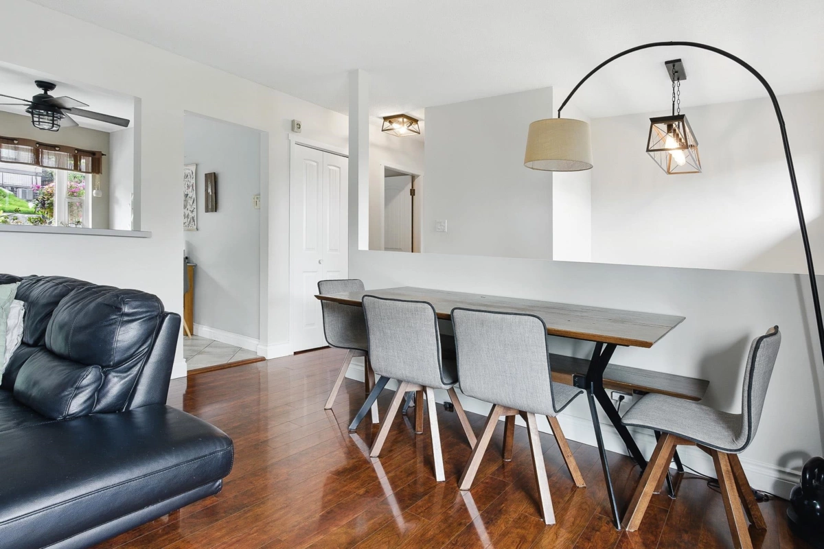 Primary Bathroom Photo of 2317 St George Street, Port Moody, BC