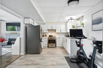 Hallway Photo of 2317 St George Street, Port Moody, BC
