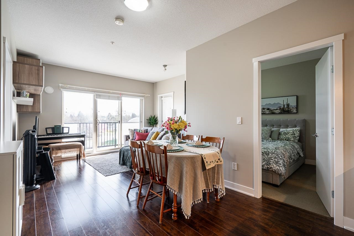Kitchen Photo of 309 20460 Douglas Crescent, Langley, BC