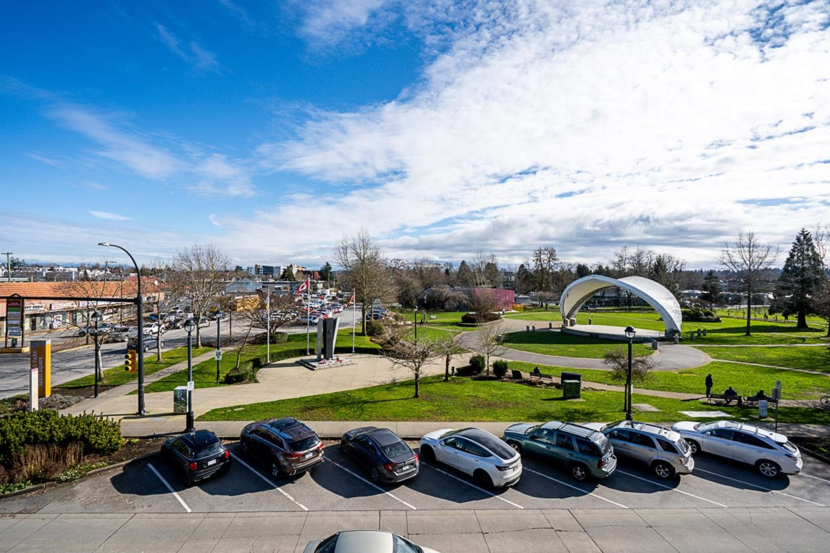 Staircase Photo of 309 20460 Douglas Crescent, Langley, BC