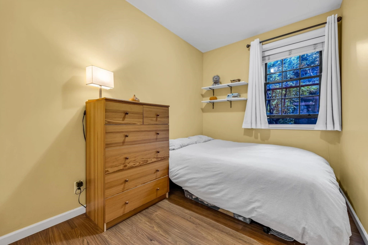 Bedroom 3 Photo of 3 12 E Royal Avenue, New Westminster, BC