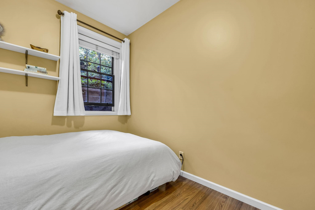 Bedroom 4 Photo of 3 12 E Royal Avenue, New Westminster, BC