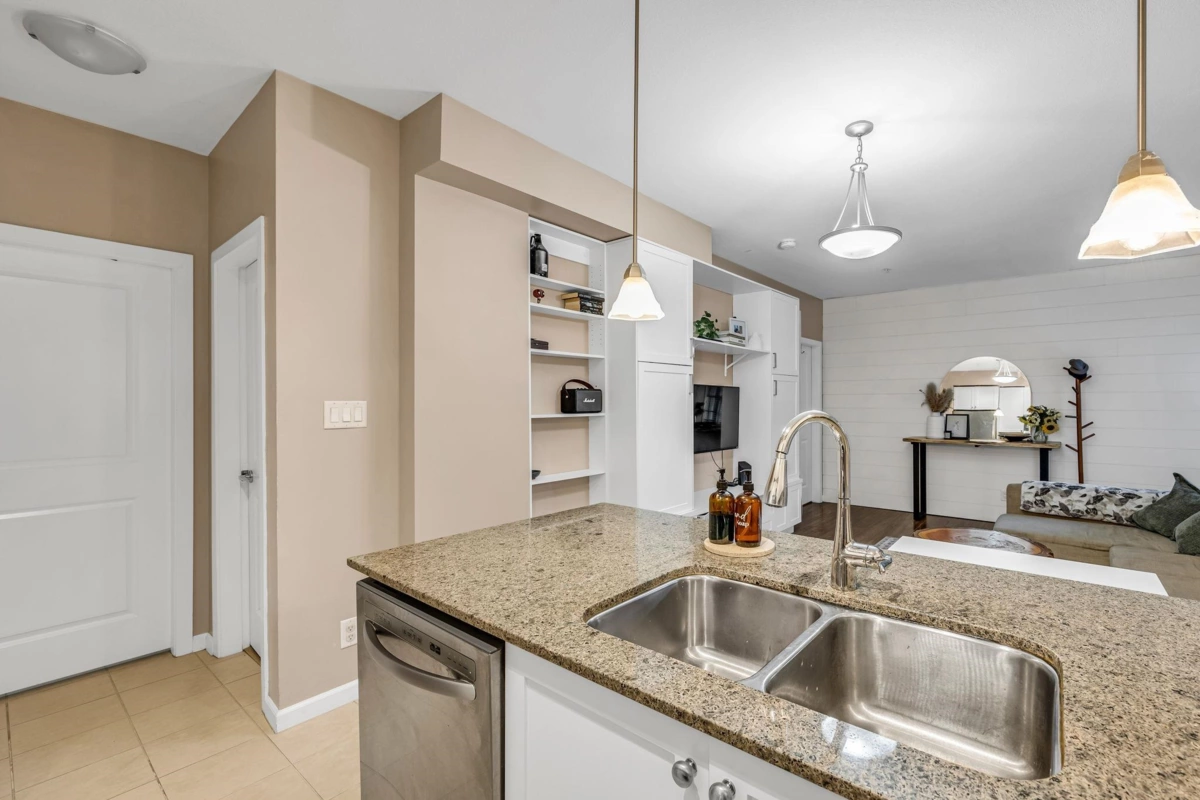 Breakfast Nook Photo of 3 12 E Royal Avenue, New Westminster, BC