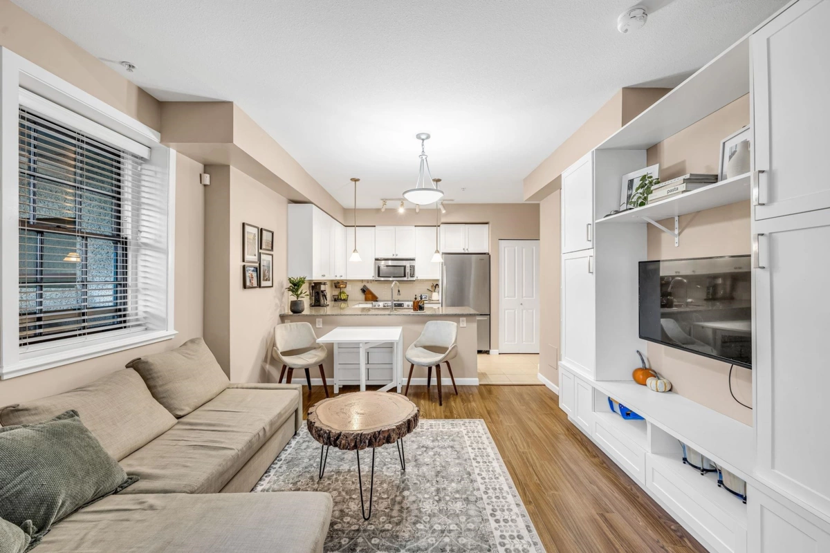 Family Room Photo of 3 12 E Royal Avenue, New Westminster, BC