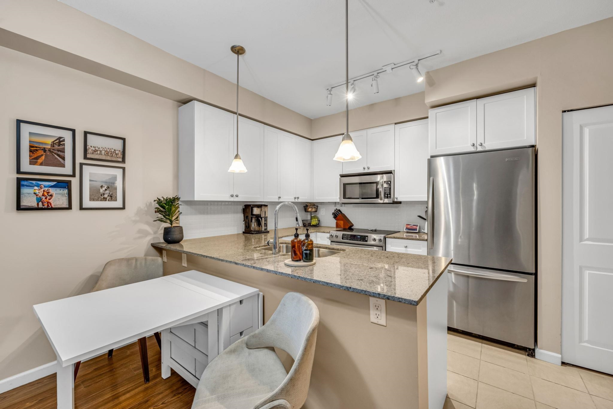 Kitchen Island Photo of 3 12 E Royal Avenue, New Westminster, BC