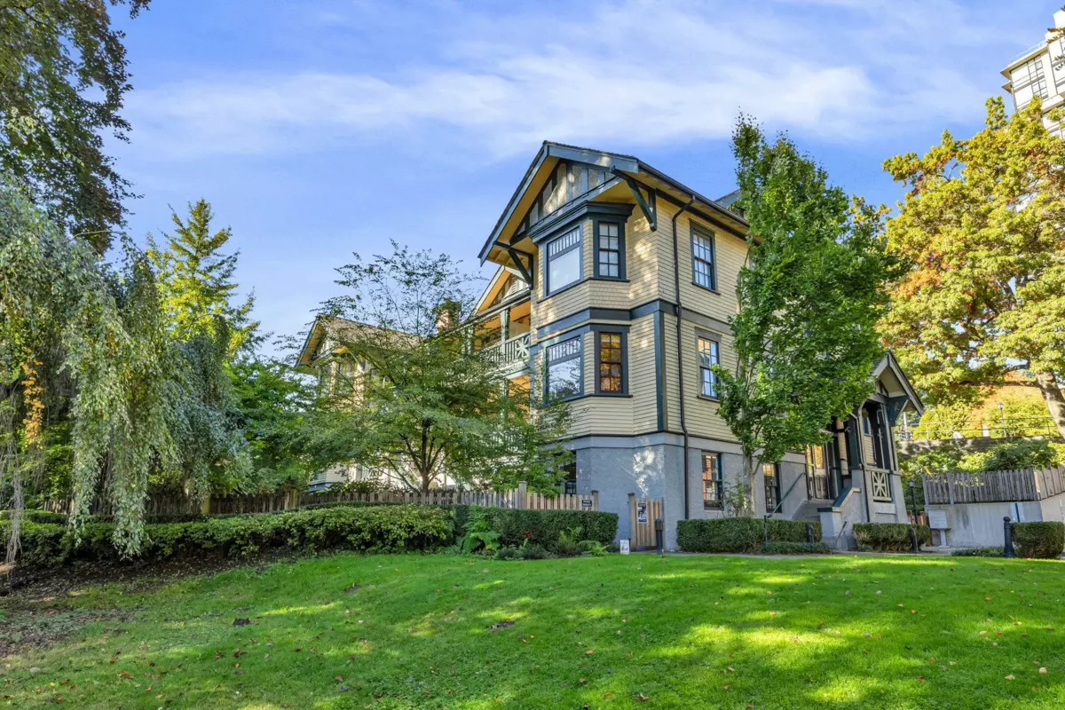 Laundry Room Photo of 3 12 E Royal Avenue, New Westminster, BC