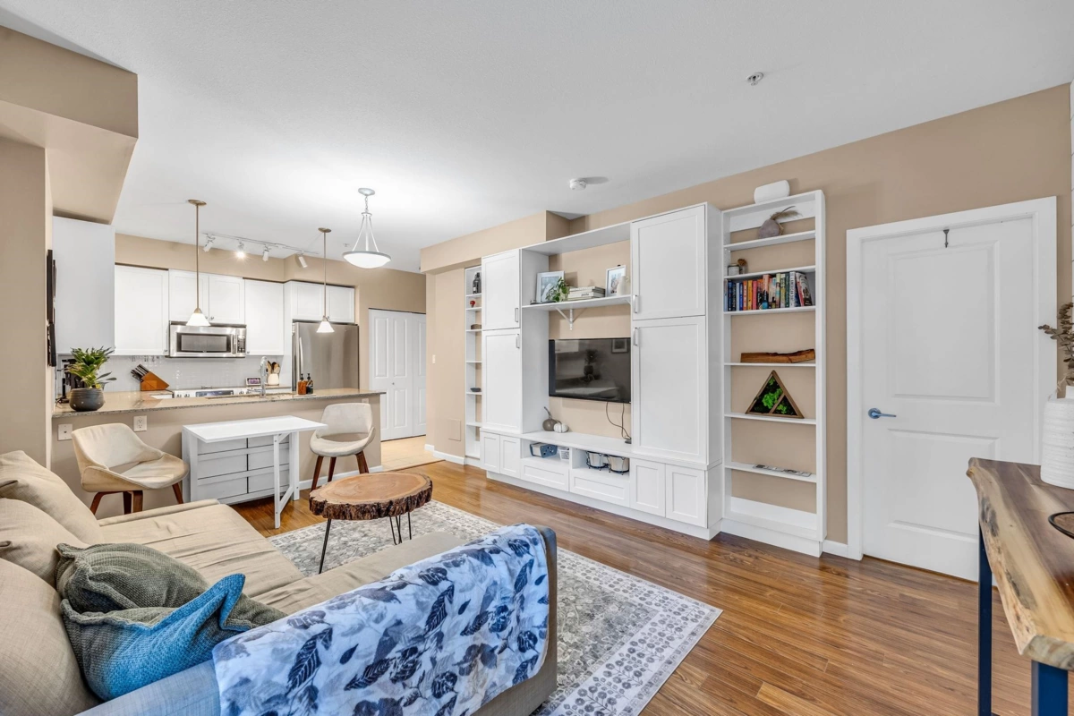 Living Room Photo of 3 12 E Royal Avenue, New Westminster, BC