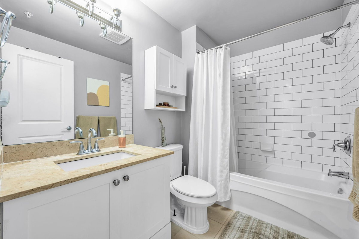 Powder Room Photo of 3 12 E Royal Avenue, New Westminster, BC