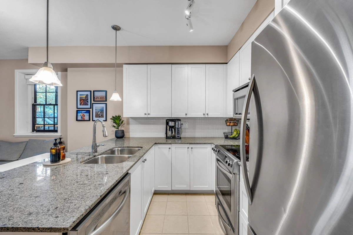 Primary Bedroom Photo of 3 12 E Royal Avenue, New Westminster, BC